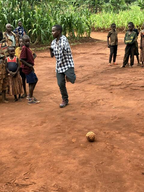 Biko beim Fußballspielen in seiner Heimat | Foto: Humer Günther