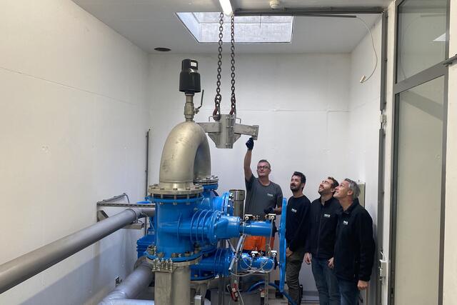 Umbauarbeiten am Tiefbrunnen Salche mit Christoph Rieglhofer, Teamleiter Daniel Demichiel, Projektleiter Gabriel Schöpf und Geschäftsführer Gordon Köll (v.l.) 

  | Foto: GWTelfs