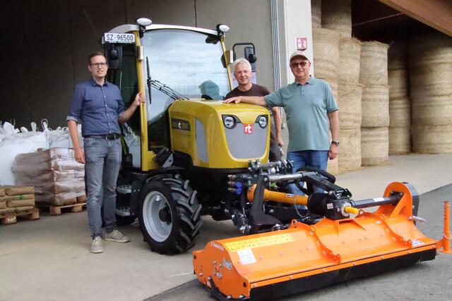 An der Landwirtschaftsschule Güssing wird derzeit der Einsatz eines Elektro-Traktors erprobt, nächstes Jahr wird eine Agri-Photovoltaikanlage installiert. | Foto: Martin Wurglits
