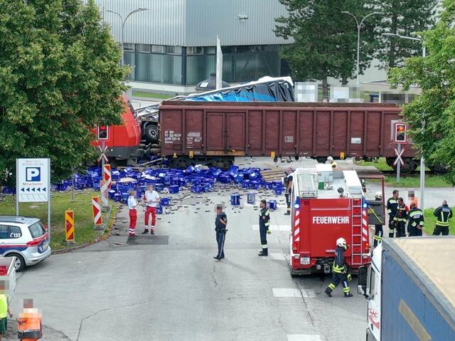 Nach polizeilicher Freigabe führte die Feuerwehr | Foto: Doku NÖ