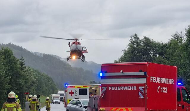 Die Rettung kam auch aus der Luft. | Foto: Zoom Tirol