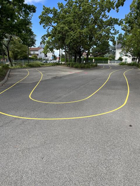 Hier muss man versuchen, innerhalb der Linien zu radeln. | Foto: Karl Pufler