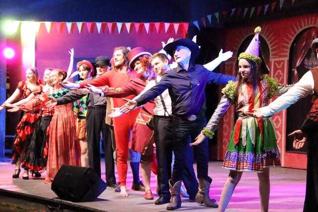 Verbeugung, Aus, Schluss: Die letzte Aufführung von "Der große Houdini" war gleichzeitig die letzte Aufführung der Burgspiele. | Foto: Martin Wurglits