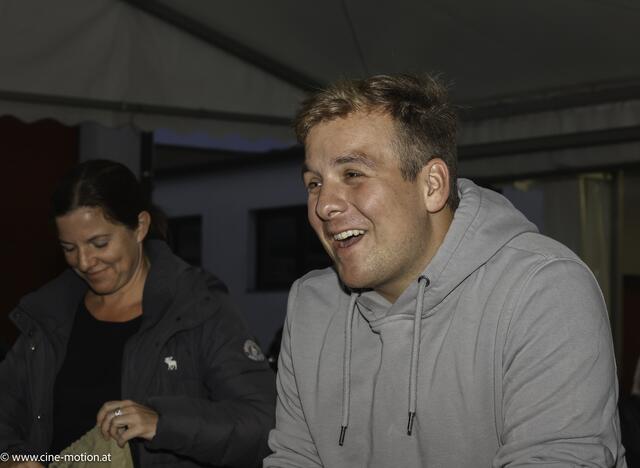 Florian Fetter, selbstverständlich ist auch die Freiwillige Feuerwehr Schwechat anwesend. | Foto: cinemotion - Ivanek