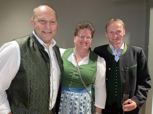 Von Links nach Rechts: Kammerobmann Josef "Sepp" Wumbauer, LABg. und Bgm. Silvia Karelly (Fischbach) und Bgm. Oliver Felber (Birkfeld) genossen den Rindfleisch Genussabend. | Foto: RegionalMedien Steiermark/Hofmüller