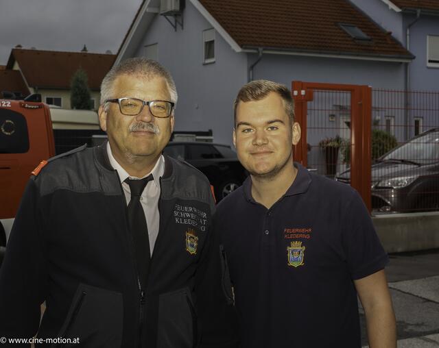 Stellv. Kommandant Josef Lausch mit Sebastian Schwaighofer. | Foto: cinemotion - Ivanek