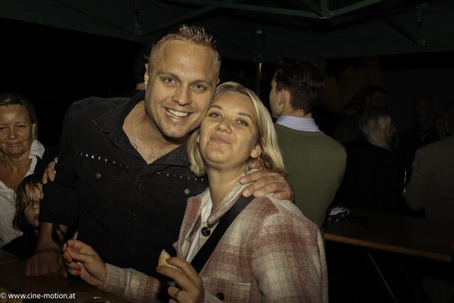 Marlene und Matthias an der Outsidebar. | Foto: cinemotion - Ivanek