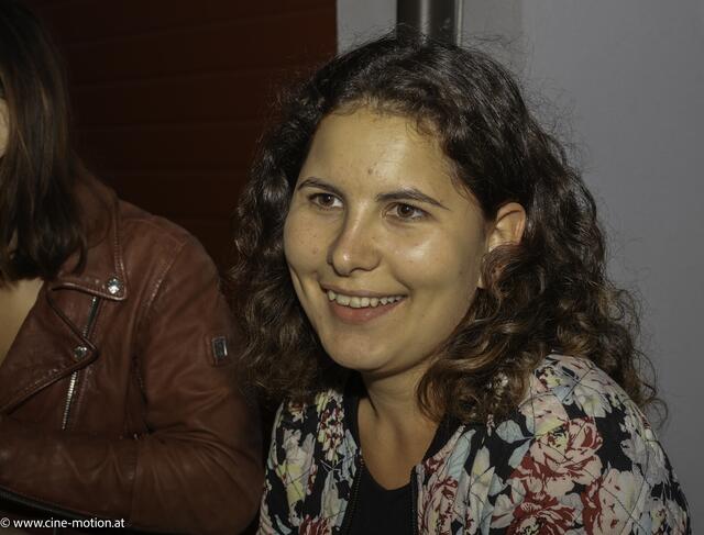 Sophie begleitet ihre Freundin Lisa. | Foto: cinemotion - Ivanek