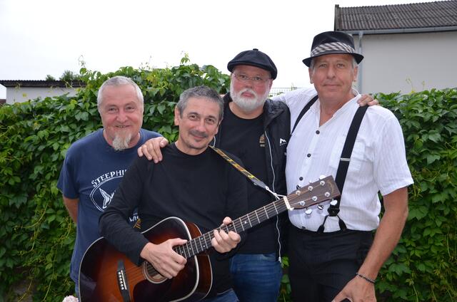 Die "Moonkwood Boys" begeisterten die Besucher mit Liedern des Rockabilly. | Foto: Anika Paul