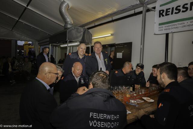 Vizebürgermeister Christian Habisohn gemeinsam mit der Freiwilligen Feuerwehr Kledering und Vösendorf. | Foto: cinemotion - Ivanek