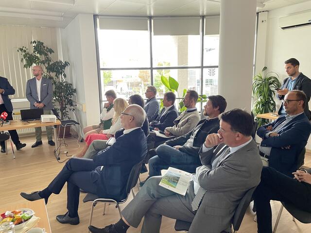 Im Gemeindeverband werden die Aufgaben und der Service des Verbandes näher erörtert. | Foto: Martin Schöndorfer, 2023