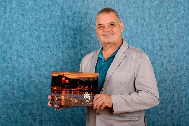 Neues Fotobuch Grein von Bruno Haneder. | Foto: Robert Zinterhof