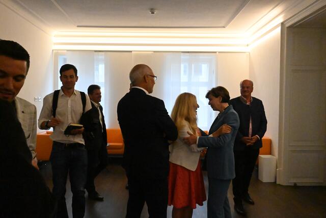 Gratulation zum neuen Bürgermeisteramt. | Foto: Martin Schöndorfer, 2023