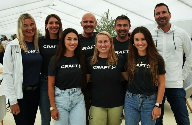 Erinnerungsfoto für die CRAFT Geschäftsführung mit der Abordnung des USV Neulengbach (BL-Damenteam) mit Vereinsobmann Thomas Wirnsberger und Mario Graf (Bildmitte). | Foto: Schwaighofer