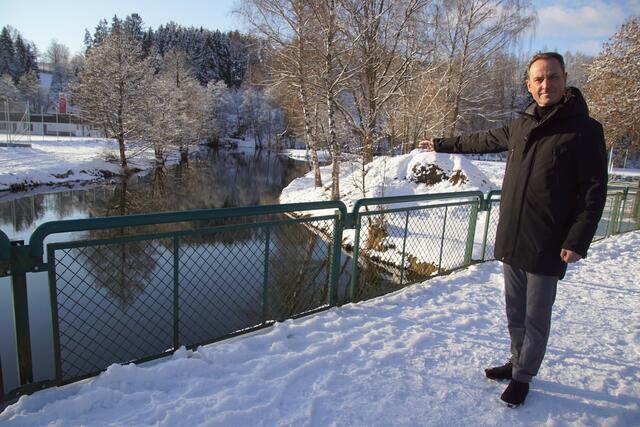 Bei der Wanderung wird auch die Revitalisierung der Kranzling thematisiert, die „Haslachs Bürgermeister Dominik Reisinger bei einem Lokalaugenschein 2022 als „einen gelungenen Kompromiss zwischen touristischer Nutzung als Flussbad und berechtigten Naturschutzinteressen“ bezeichnete.  | Foto: Helmut Eder