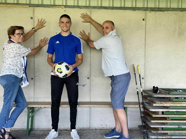 Ein Fußball-Event mit Charity-Charakter und Special-Needs-Teams aus der Bundesliga findet am Samstag, 2. September statt. Als Zeichen der Solidarität soll die Wand im Amateure-Stadion zur "Bunten-Hand-Wand" werden. | Foto: kai