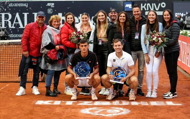 Familienglück bei den 'Erlers' - Alexander Erler gewinnt mit Doppel-Partner Lucas Miedler (NÖ) das Generali Doppel in Kitzbühel. | Foto: Schennach/Knoll ATP