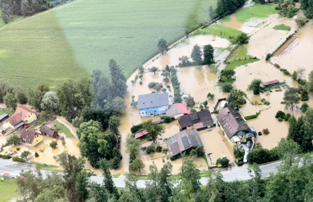 Großflächige Überschwemmungen in Grafenstein | Foto: Feuerwehr Grafenstein