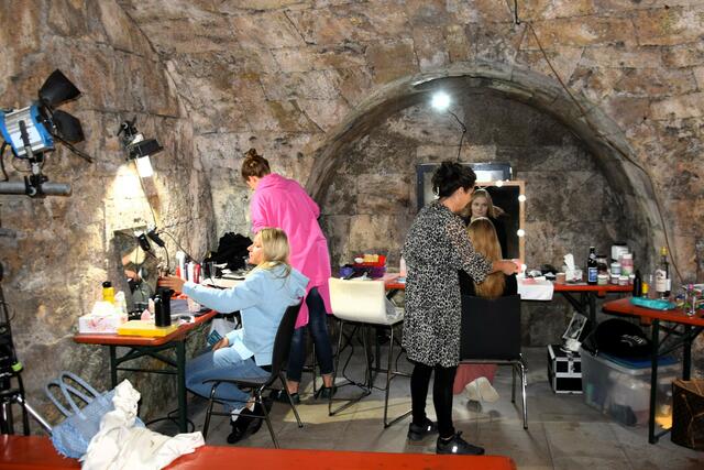 Operetten-, Musicalsommer Kufstein - Katakomben-Nische (Maske, Frauen). | Foto: Schwaighofer