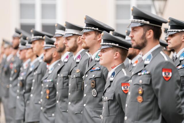 Das Bildungsministerium will gezielt Soldatinnen und Soldaten ansprechen und von einem Quereinstieg im Schulwesen überzeugen. Die "Österreichische Hochschülerinnen- und Hochschülerschaft" (ÖH) kritisierte dieses Vorhaben und warnt vor einer "Militarisierung des Schulwesens". 
 | Foto: Land Stmk/Binder