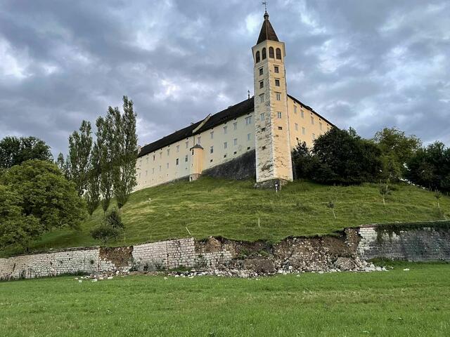 Die Mauer des Stiftes St. Paul ist auf einer Länge von 250 Metern eingestürzt. | Foto: Privat