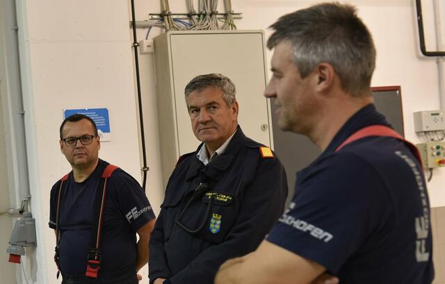 Stefan Schaub (Mitte), Amstettens Abschnittsfeuerwehrkommandant | Foto: Wolfgang Zarl