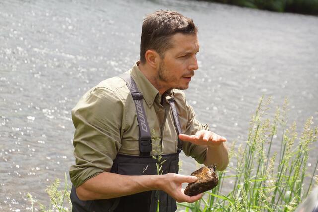 Der Aigen-Schlägler Gewässerökologe Christoph Hauer von der BOKU Wien informiert , am Freitag, 1. September ab 17 Uhr, bei einer ökologisch-musikalischen Wanderung über die Besonderheiten der Großen Mühl.  | Foto: Helmut Eder