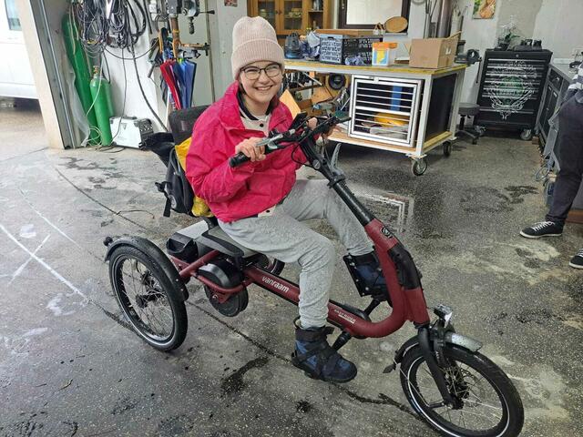 Ein speziell angefertigtes Fahrrad soll der jungen Marie künftig das Fahrradfahren ermöglichen. | Foto: Privat