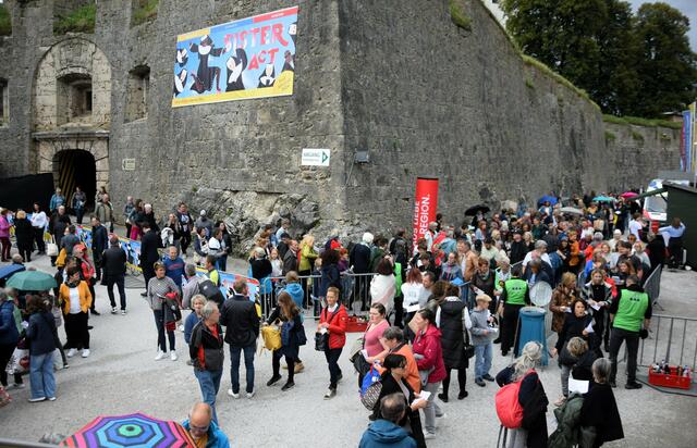 Besucherstrom beim Eingangsbereich zur Josefsburg (Festungsarena). | Foto: Schwaighofer