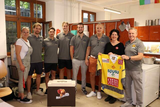 Die Caps engagieren sich schon seit Jahren für den guten Zweck.  | Foto: Vienna Capitals