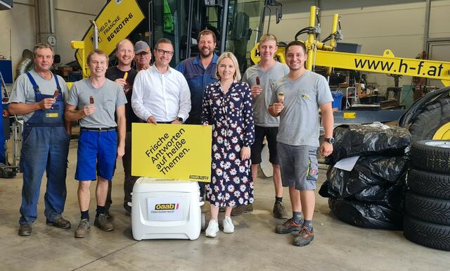 Landtagsabgeordnete Astrid Zehetmair (ÖVP) und Puppinger Bürgermeister Mario Hermüller (ÖVP) besuchten im Namen des Österreichischen Bunds für Arbeitnehmer zahlreiche Betriebe. | Foto: OÖVP Bezirk Eferding