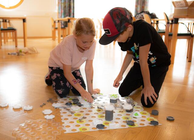 Dass beim Programmieren logisches Denken ziemlich wichtig ist, lernten die Kinder schnell. | Foto: Foto Steinfisch