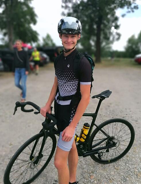 Alexander als Zuseher beim Triathlon am Pichlingersee | Foto: Bianca Dorner