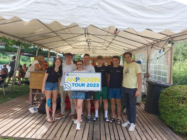 Teil der JVP-Anpacken-Tour war ein Cocktailstand der Jungen Volkspartei Randegg. | Foto: JVP NÖ