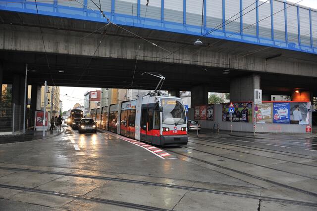 Die Geiselbergstraße sei besonders gefährlich für Kinder und Radfahende. | Foto: Manfred Sebek