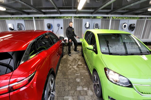 ÖAMTC-Techniker Florian Merker testete die Wallboxen auf Herz und Nieren. | Foto: ÖAMTC/Ralph Wagner