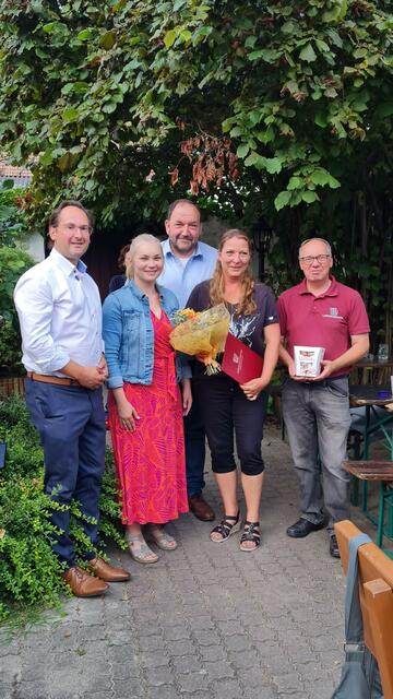 Andreas Minnich, Maria Himmelbauer, Andreas Arbesser und Bernhard Rainer gratulieren Doris Ivan (2.v.re.). | Foto: MeinBezirk