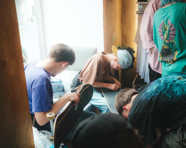 Die 15-Quadratmeter-Ladenfläche unweit des Annenhofkinos, die seit mehreren Jahren leer stand, wird nun vom Skulture-Shop von wiederbelebt | Foto: Markus Wohlkönig