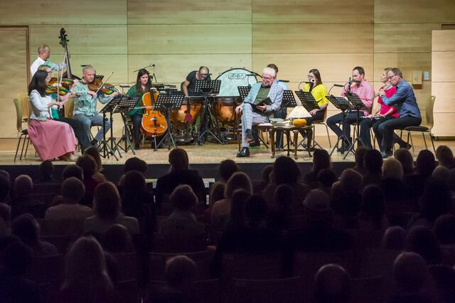 Gebannt lauschten die Zuhörer:innen im vollbesetzten Konzertsaal der Landesmusikschule Kitzbühel.  | Foto: Martin Raffeiner, Meisterfotograf