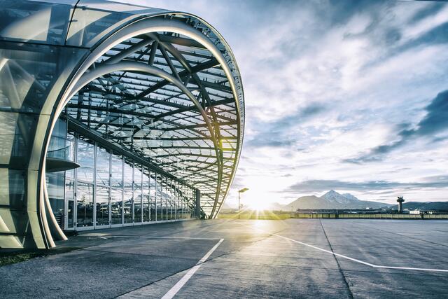 Für Anita Gerhardter (CEO Wings for Life) gehört heute zu jedem Salzburg Besuch ein Abstecher in den Hangar-7 zum Programm. | Foto: Hangar-7/Neumayr/Leopold