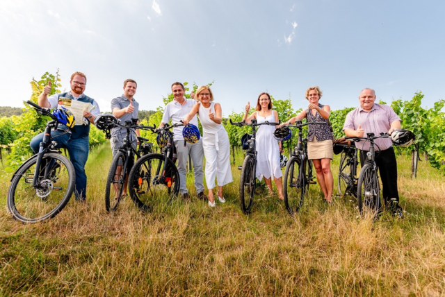 Bgm. Mag. Christoph Artner (Bgm. Herzogenburg, Obmann Verein Weinstraße &amp; Tourismus Traisental-Donau), Patric Pipp (GF Gemeinderat Nußdorf ob der Traisen), Mag. Andreas Purt (Geschäftsführer Mostviertel Tourismus GmbH), Landeshauptfrau Mag. Johanna Mikl-Leitner, Susanne Zoder (Projektbetreuerin Traisental-Donau, Mostviertel Tourismus GmbH), Susanne Eulert (Kulturtouristisches Projektmanagement, Mostviertel Tourismus GmbH), Walter Pernikl (Ehrenobmann Tourismusregion Weinland Traisental). | Foto: Egon Fischer
