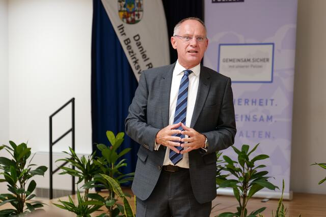 Bundesinnenminister Gerhard Karner (ÖVP) warnt für verschiedensten Formen des Betrugs. Er hat dazu eine eigene Aktionswoche zur Aufklärung ausgerufen. | Foto: Max Spitzauer