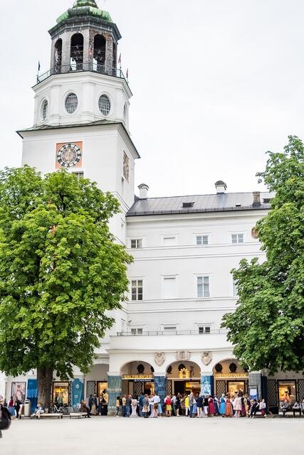 Unter den Arkaden am Residenzplatz fand der die Blaudruck Veranstaltung mit Swetlana Becker statt. | Foto: Salzburger Heimatwerk