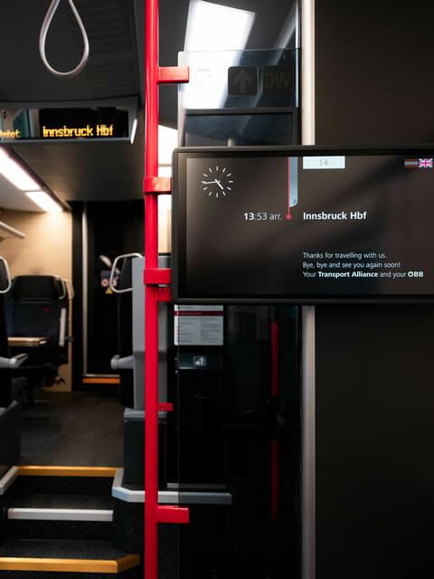 Auch im Inneren wurden die Garnituren modernisiert und versprechen noch komfortableres reisen. | Foto: ÖBB/Kaser