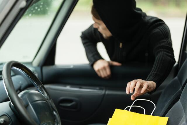 Die Teenager stahlen immer wieder aus unversperrten Autos. | Foto: Panthermedia/Voyagerix