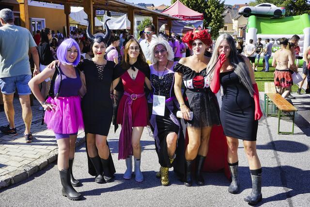 Nicht ganz jugendfrei, die Bösen Mösen Elisabeth, Melanie, Mely, Susi, Viktoria und Sabrina