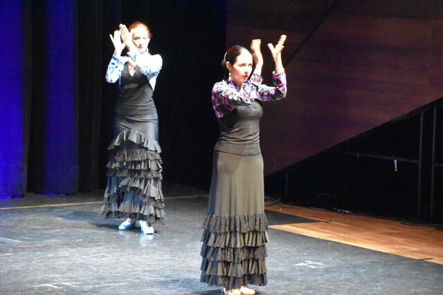 Viel Ausdruck, viel Flamenco brachten beiden Flamenco-Tänzerinnen "Las Hermanas" mit auf die Bühne. | Foto: Barbara Fluckinger