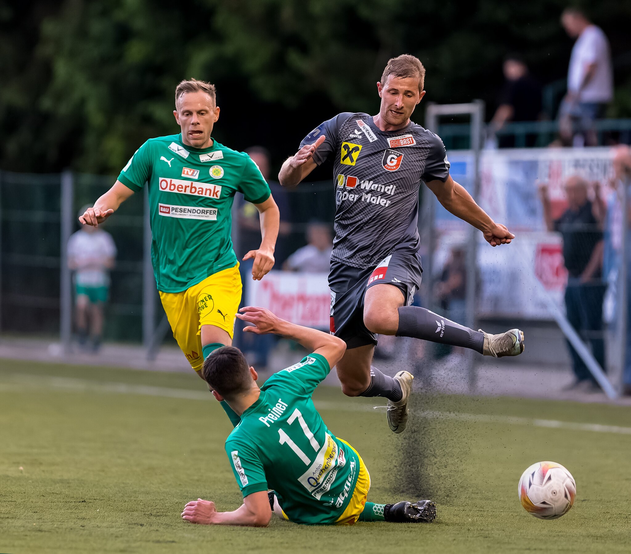 UVB gegen Wels: Fußball-Kracher in Vöcklamarkt - Vöcklabruck
