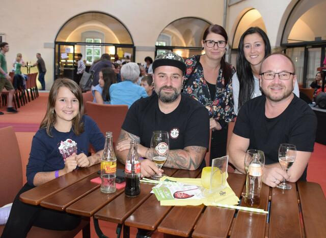 Sarah, Philipp und Daniela Unterfurtner, Marlene und Richard Schneider