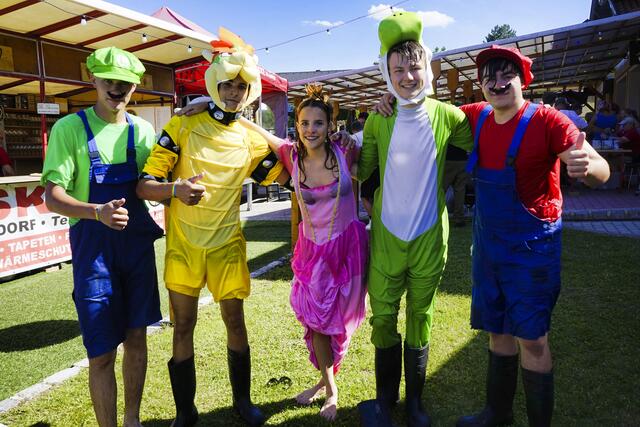 Die ersten über den Donnerbalken Mario(s) Bros aus der Steiermark Michael, Hannes, Fabian, Florian und Elisabeth